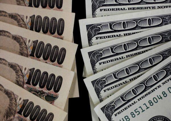 Dollar Set for Best Quarter in a Year; Yen Intervention Watch Rumbles On