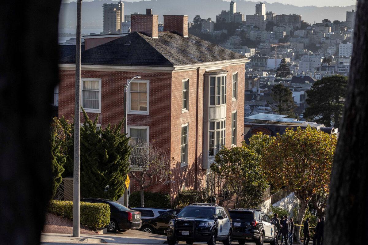 A general view of the home of U.S. House Speaker Nancy Pelosi where her husband Paul Pelosi was violently assaulted after a break-in at their house, according to a statement from her office, in San Francisco, Calif., on Oct. 28, 2022. (Carlos Barria/Reuters)