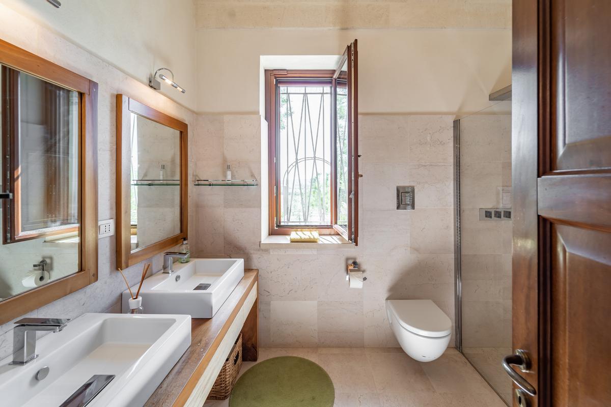 The bathrooms benefit from generous use of fine materials and expert craftsmanship to create an air of subdued luxury. (Courtesy of Sotheby’s Concierge Auctions)