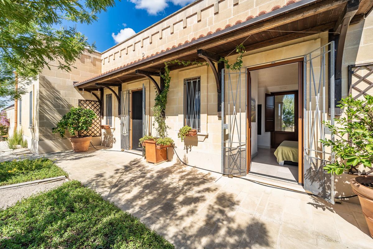 French doors provide easy access to manicured lawns, well-designed terraces, and the pool/entertainment area. (Courtesy of Sotheby’s Concierge Auctions)