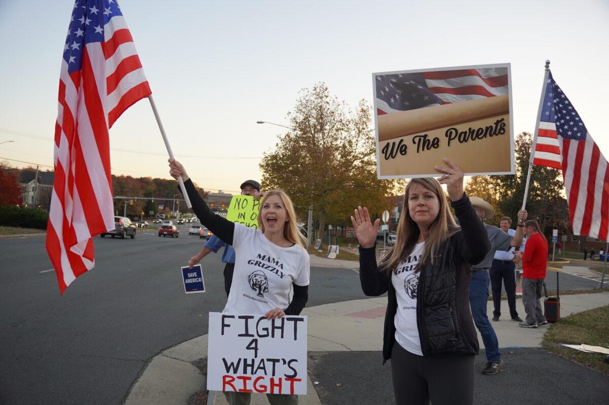Fairfax County mother Stacy Langton (L) protests the school district's pro-transgender policies outside a Fairfax County School Board meeting in Falls Church, Va., on Nov. 3, 2022. (Terri Wu/The Epoch Times)