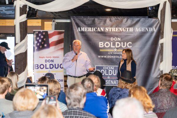 Matt Schlapp (L), chairman of the American Conservative Union, and his wife Mercedes (R) campaigned for Bolduc at Kingston Town Hall, N.H., on Nov. 3, 2022. (Learner Liu/The Epoch Times)
