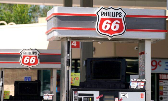 Phillips 66 Buys Public Units of Pipeline Operator DCP Midstream for $3.8 Billion