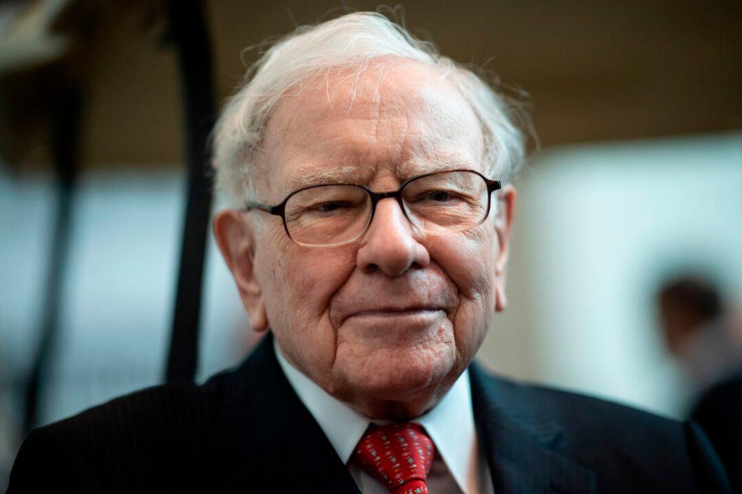Warren Buffett Sheds Light on Future Governance of His Vast Fortune, Donates to Family Foundations