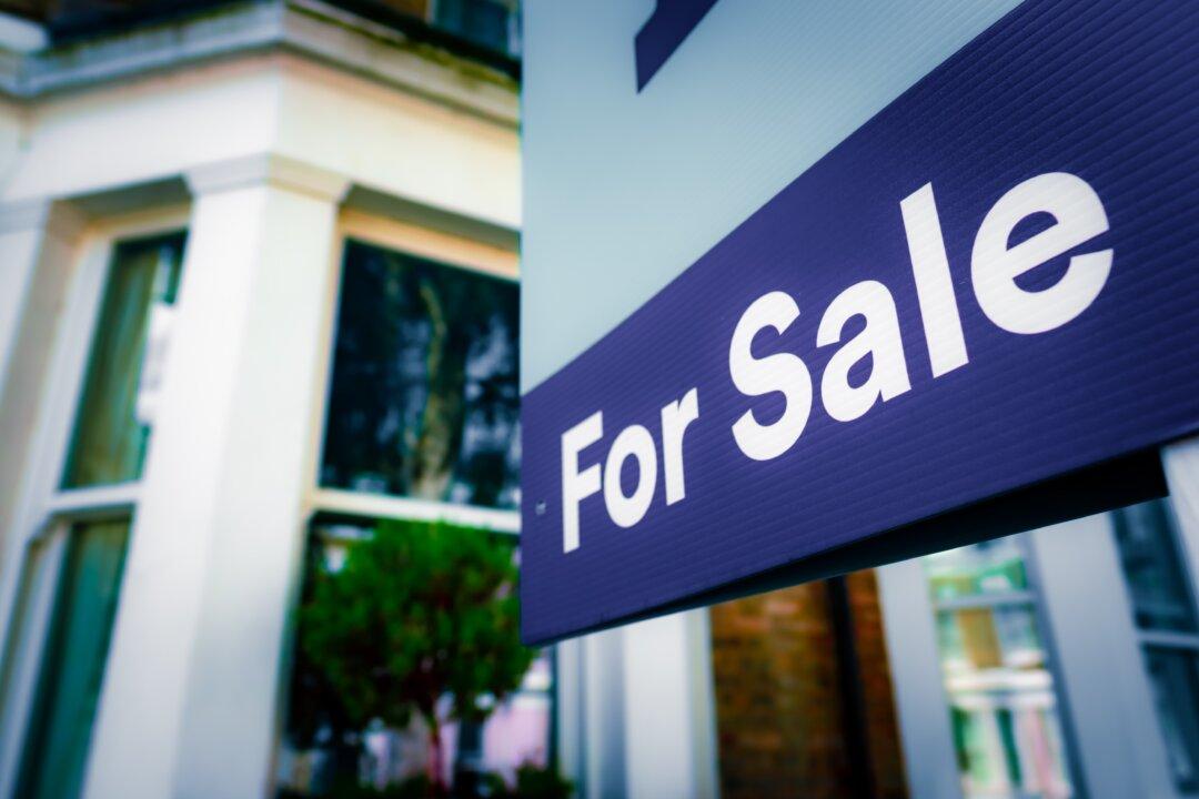 Americans Abandon Housing Hopes Amid Crushing Costs