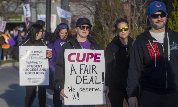 Ontario Kids Back in School, Education Workers Back at the Bargaining Table After Walkout