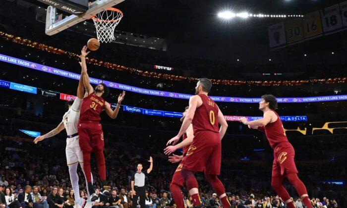 NBA Roundup: Cavs Down Lakers for 8th Straight Win