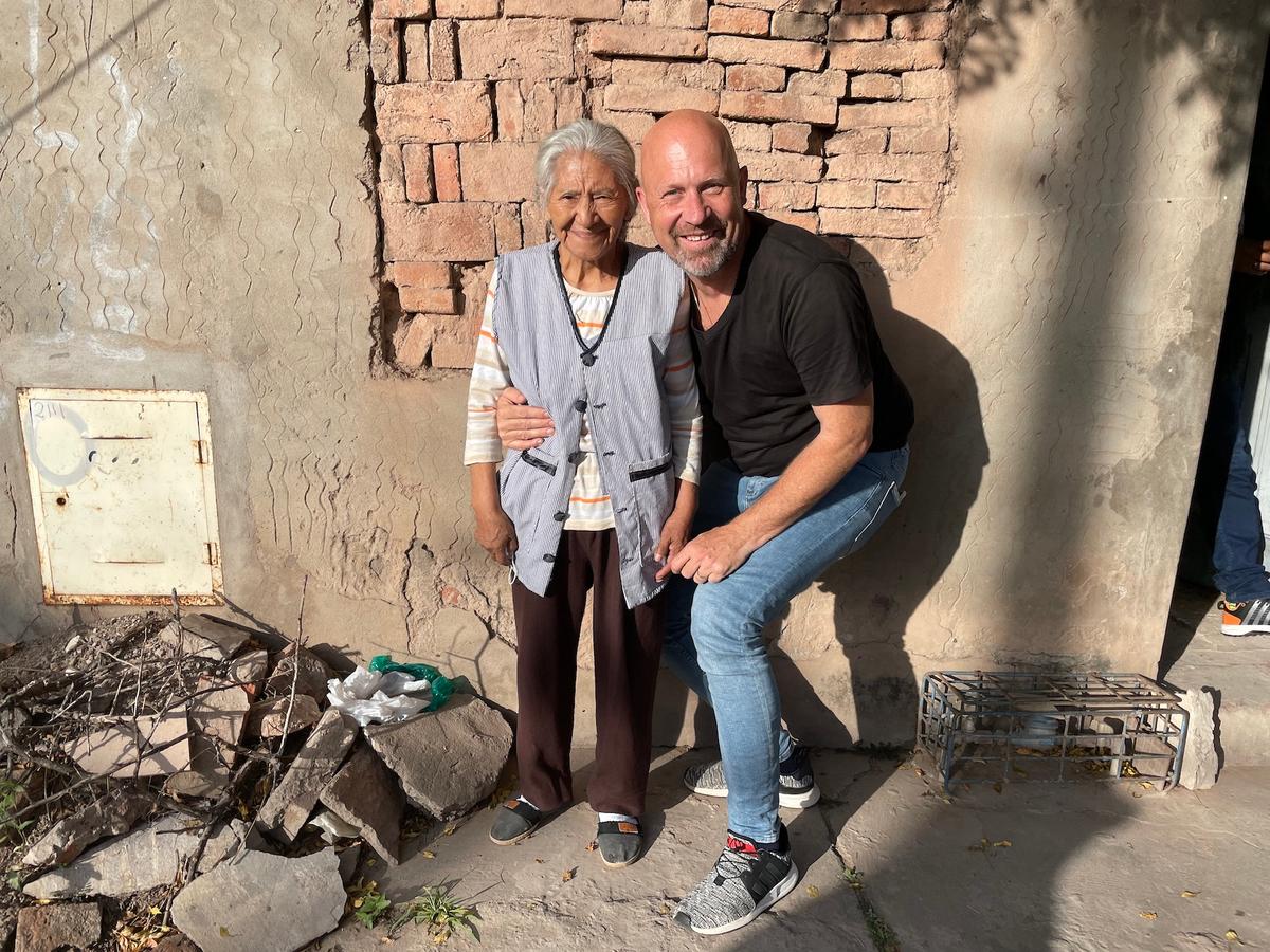 Juanito Jonsson and Ana at their reunion. (Courtesy of <a href="https://www.tiktok.com/@juanito.jonsson">Juanito Jonsson</a> and <a href="https://www.instagram.com/juanitojonsson/">@juanitojonsson</a>)