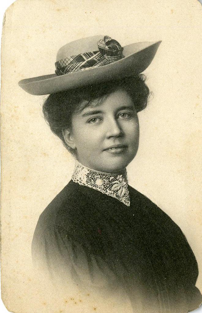 A fervent believer in individualism, author Rose Wilder Lane was inspired and encouraged by Paterson's ideals. Pictured here is Lane's portrait, circa 1905–1910. National Archives. (Public Domain)