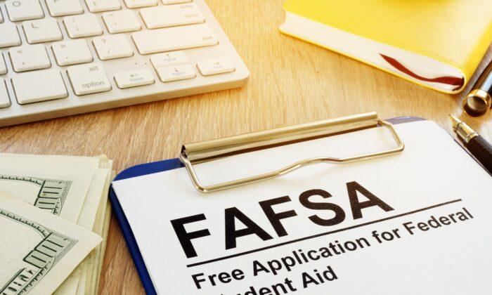 Family Finances: The Advantages of Filling out the FAFSA