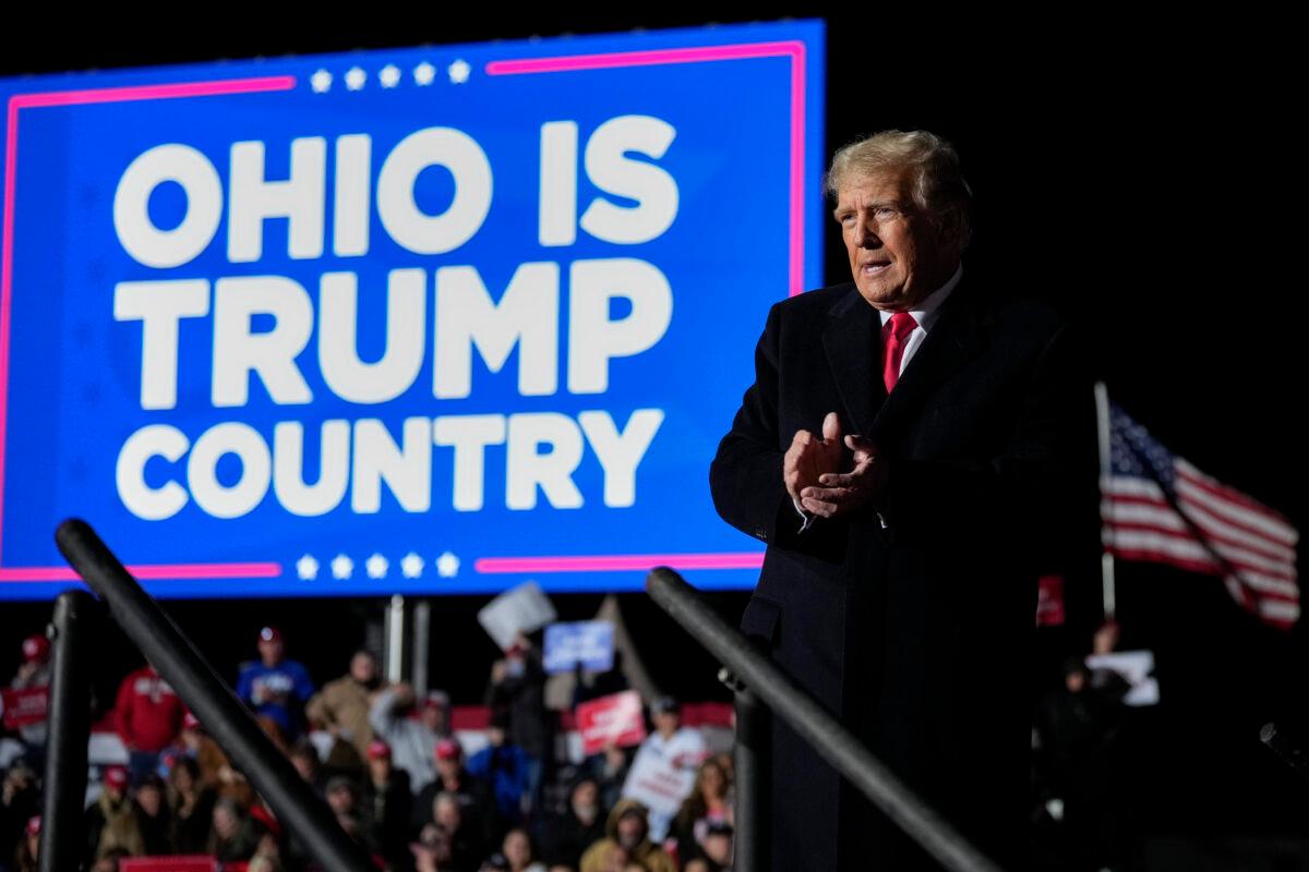 Former President Donald Trump speaks during a rally at the Dayton International Airport in Vandalia, Ohio, on Nov. 7, 2022. (Drew Angerer/Getty Images)