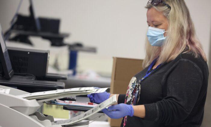 Arizona’s Maricopa County Starts Hand Count Audit as Numerous Ballots Remain Unprocessed