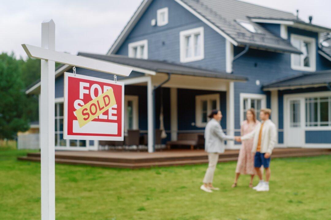 Co-buying a House: How Platonic Partners Make It Work