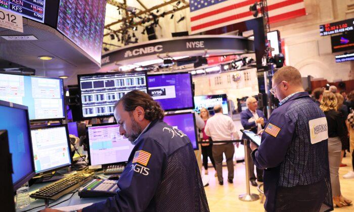 Wall Street Ends Lower After Midterm Election, CPI in Focus