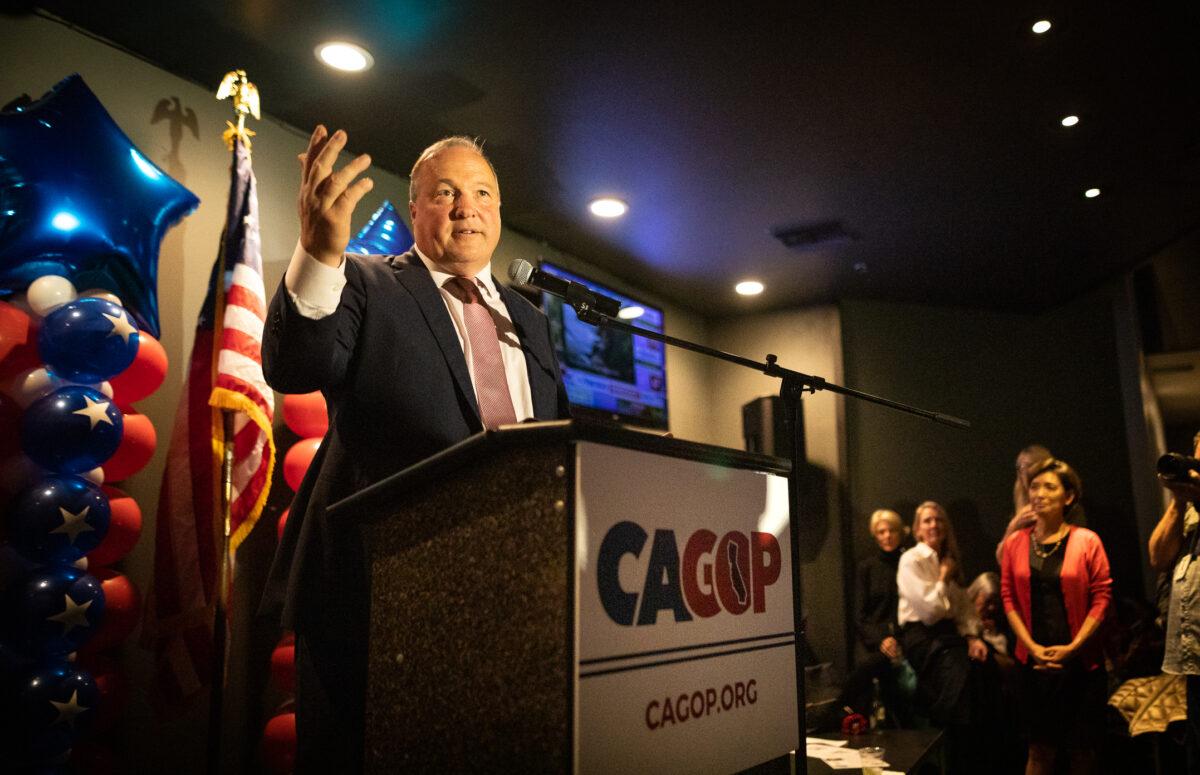 Scott Baugh speaks at the Changes Lounge in Newport Beach, Calif., on Nov. 8, 2022. (John Fredricks/The Epoch Times)