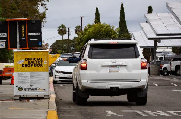 Voters drop off ballots at the Orange County Registrar of Voters offices in Santa Ana, Calif., on Nov. 8, 2022. (John Fredricks/The Epoch Times)