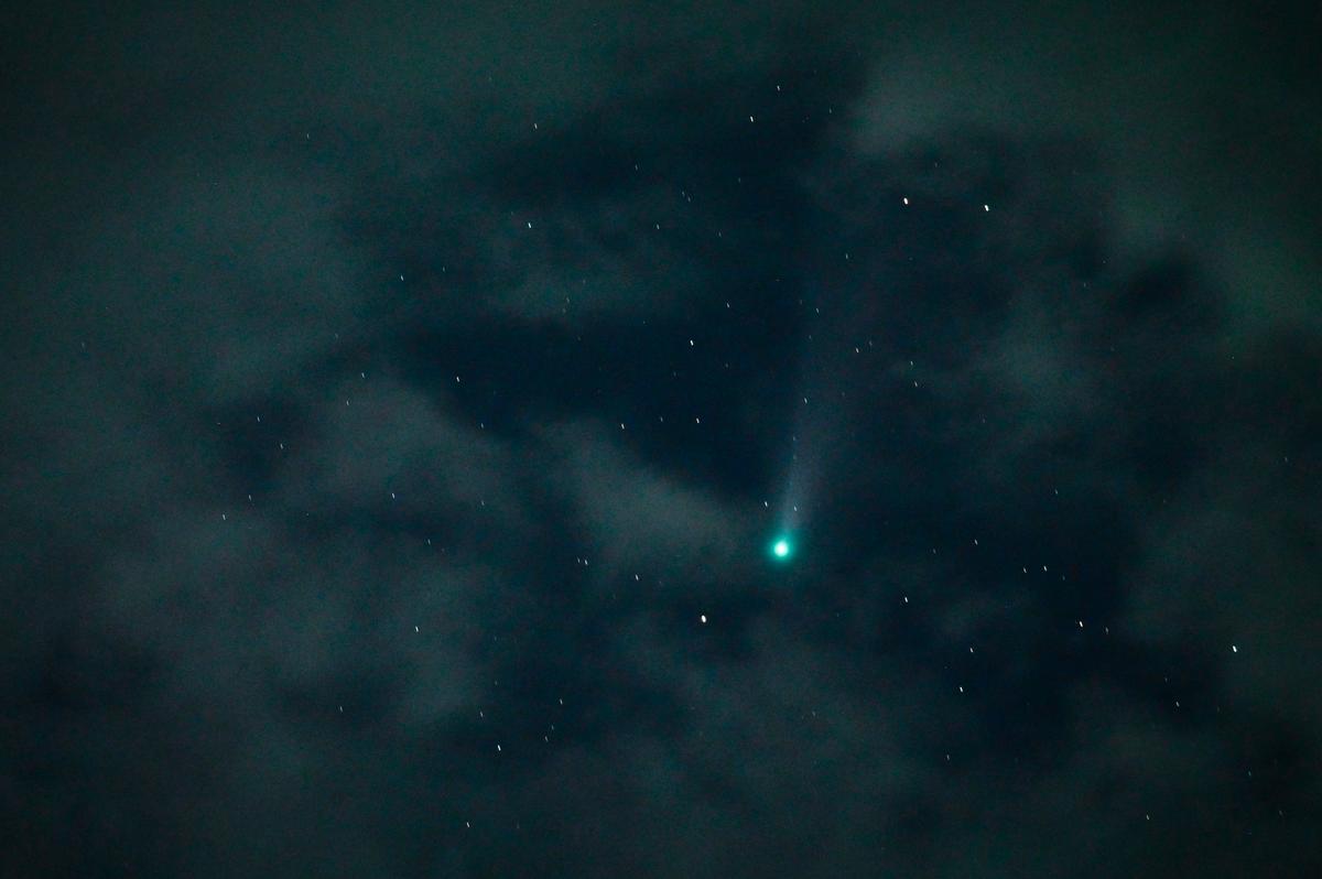 Long-exposure photograph of a comet taken in 2020. (Illustration - YE AUNG THU/AFP via Getty Images)