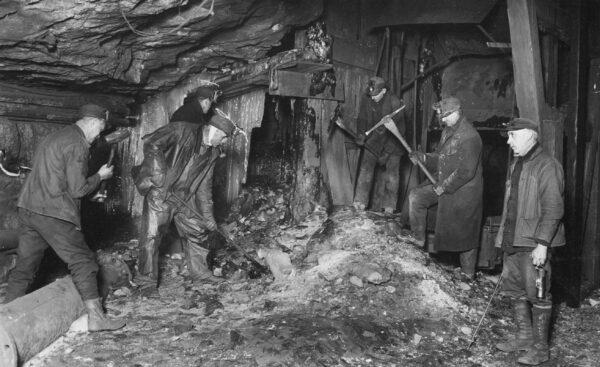 Many Lithuanian immigrants settled in the southern coal region of Pennsylvania to work in the local coal mines, especially around Scranton. (Everett Collection/Shutterstock)