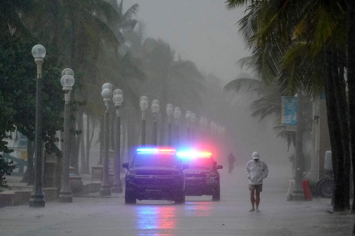 Nicole Strengthens Into Hurricane, Heading to Florida