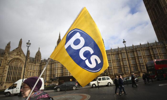 Roughly 100,000 UK Civil Servants Vote for Strike Action