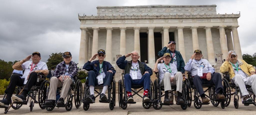 World War II veterans from Kentucky visit the Lincoln Memorial in Washington on Sept. 7, 2022. (Courtesy of Bluegrass Honor Flight)