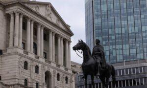 Bank of England Should Stop Selling Bonds, Report Says