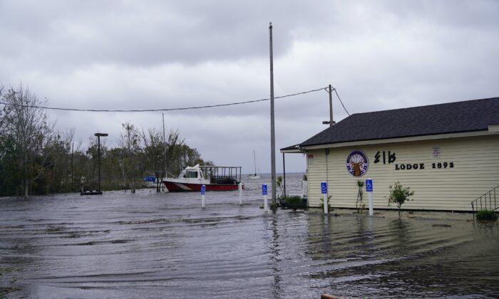 The overflowing St. Johns River threatens the Elks Lodge in Green Cove Springs, Fla., in the aftermath of Tropical Storm Nicole on Nov. 10, 2022. (Natasha Holt/The Epoch Times)