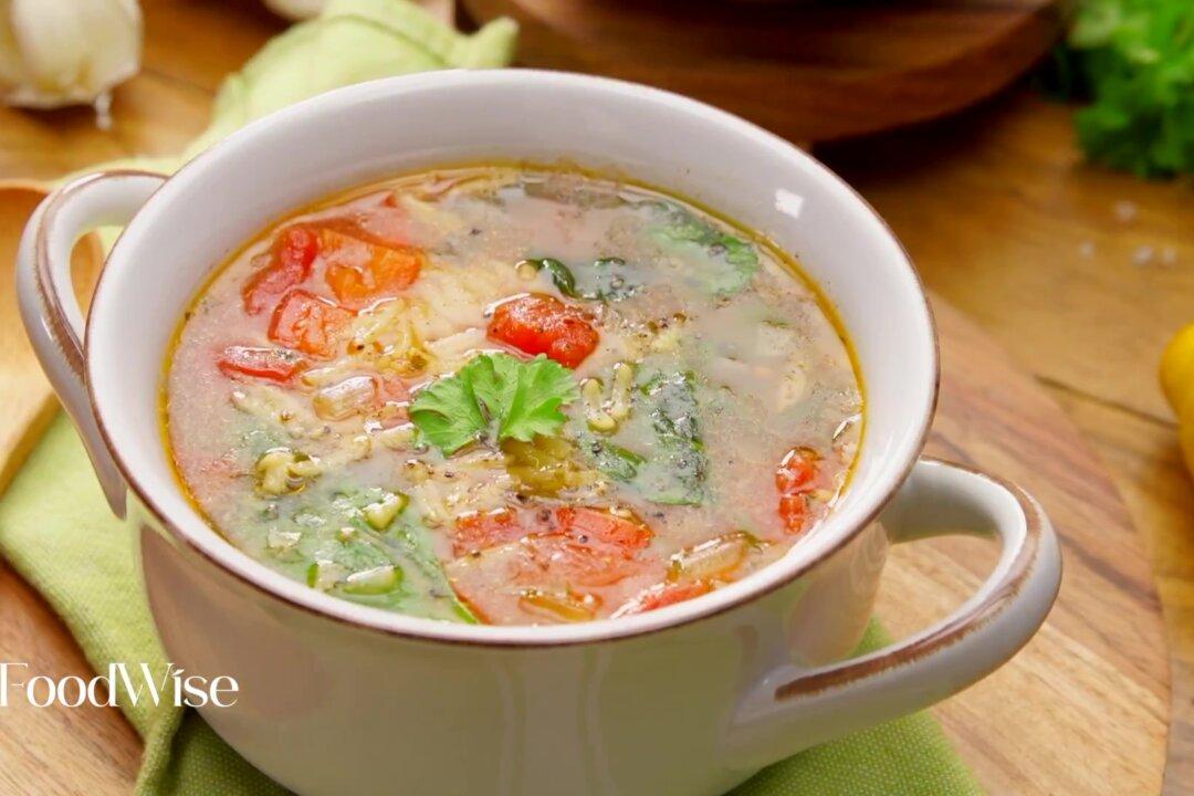 Greek Spinach and Orzo Soup (Recipe + Video)