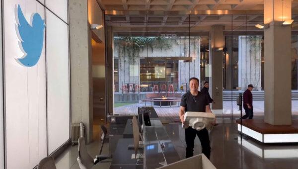 This video grab taken from a video posted on the Twitter account of billionaire Tesla chief Elon Musk shows himself carrying a sink as he enters the Twitter headquarters in San Francisco on Oct. 26, 2022. (Twitter account of Elon Musk/AFP via Getty Images)