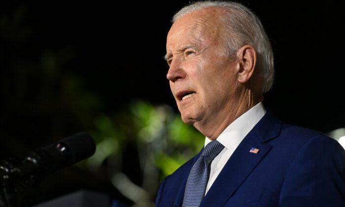 Judge Blocks Biden Admin From Using Title 42 to Expel Illegal Immigrants, Rules Policy Unlawful