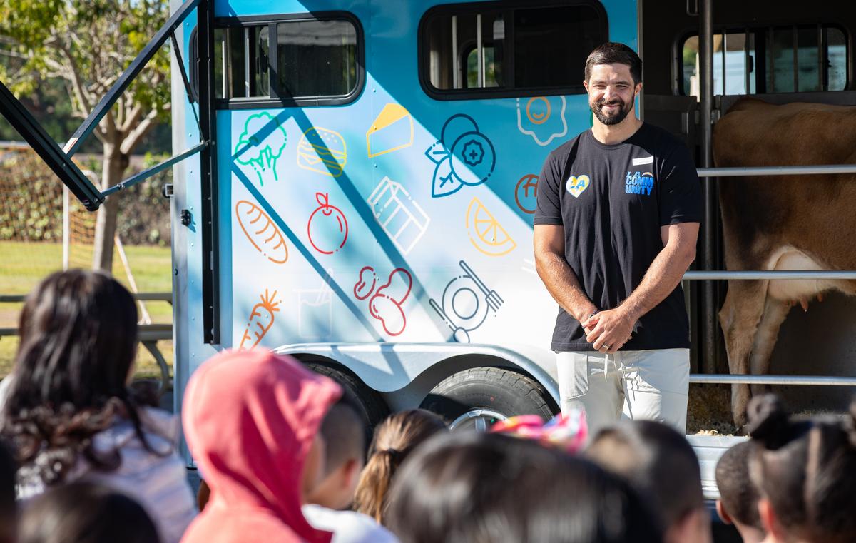 Los Angeles Chargers Donate $10,000 to Garden Grove Unified Schools