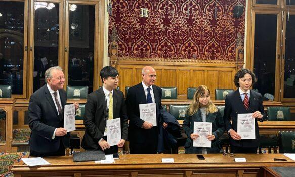 (L-R) Lord David Alton of Liverpool, former Hong Kong pro-democracy District Councillor Timothy Hin-Long Lee, international human rights campaigner and Head of Global Magnitsky Justice campaign Bill Browder, and pro-democracy activists Venus and Francis at a Stand With Hong Kong report launch in Parliament in Westminster, London, on Nov. 14, 2022. (V/The Epoch Times)