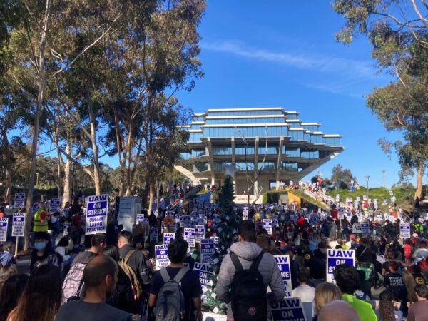 Researchers and student employees protest at the University of California–San Diego's Geisel Library on Nov. 14, 2022. (Courtesy of Philip Zhu)