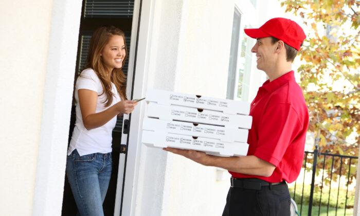Pizza Delivery Doesn’t Have to Bust Your Diet