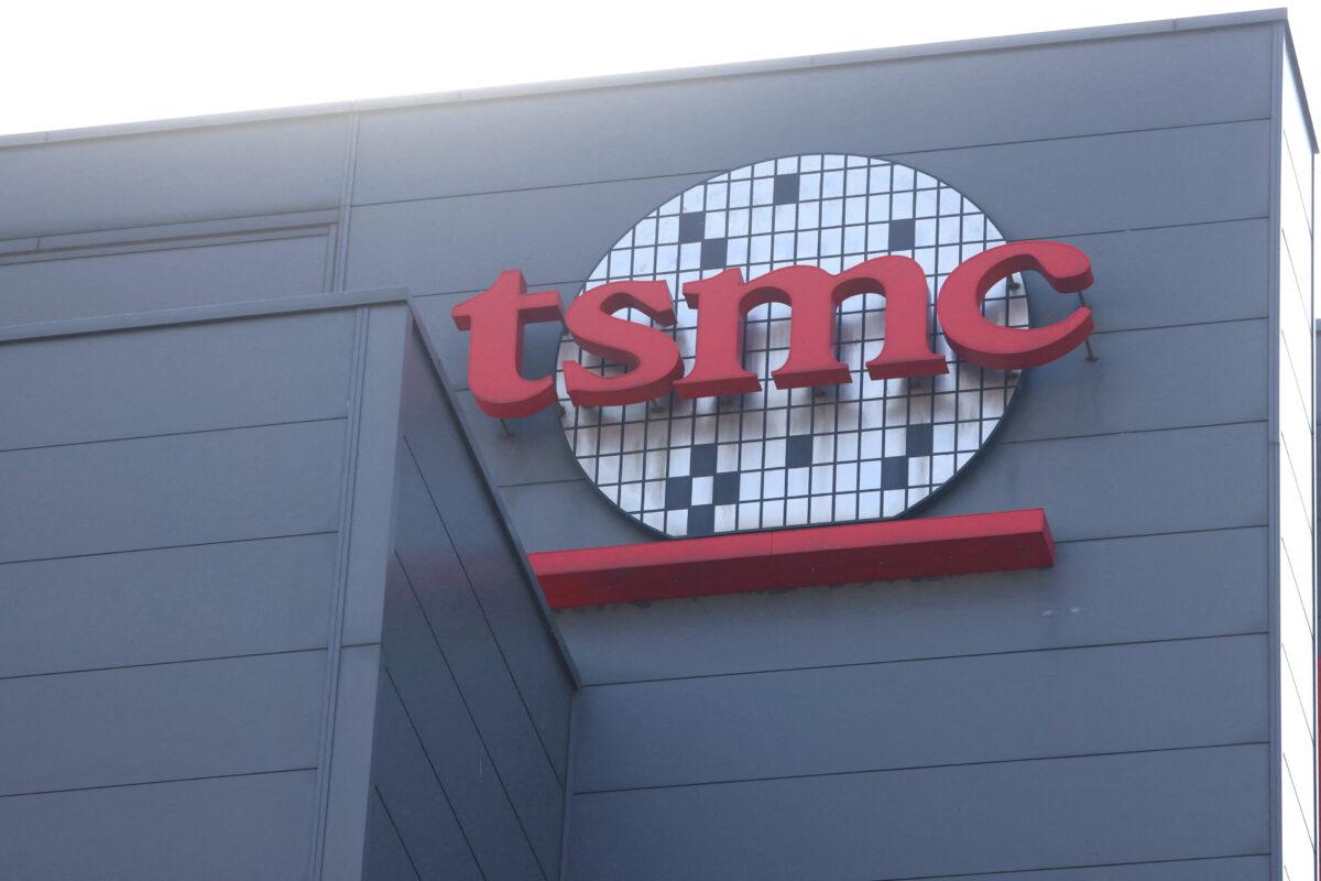 The logo of Taiwan Semiconductor Manufacturing Co. (TSMC) at its headquarters, in Hsinchu, Taiwan, on Jan. 19, 2021. (Ann Wang/Reuters)