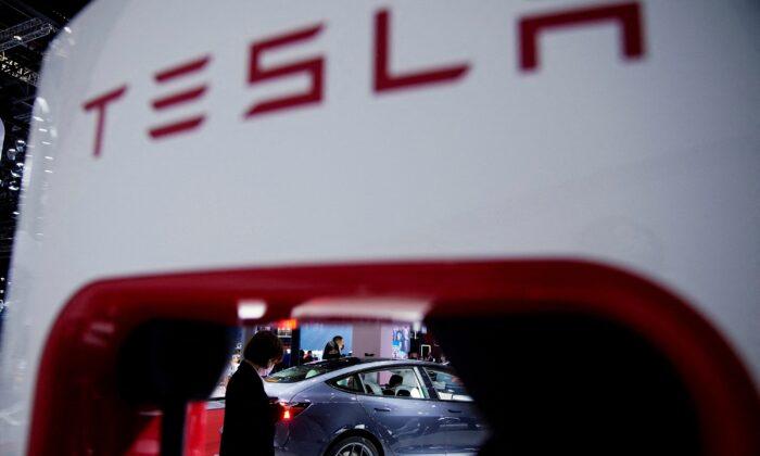 Tesla Shares Extend Losses on Demand Worries in China