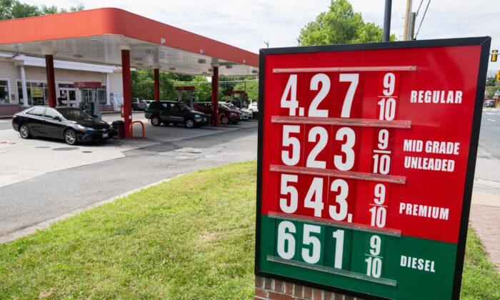 US Gas Prices Inch Higher as Oil Costs Stay Elevated