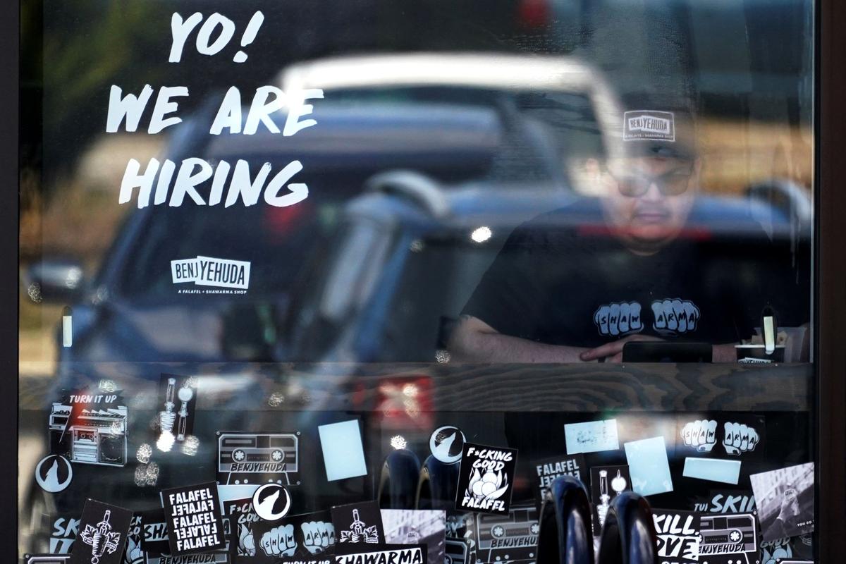 Fewer Americans File for Jobless Benefits Last Week