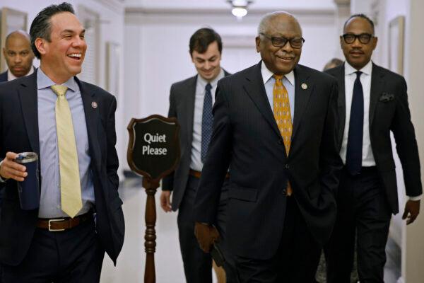 House Majority Whip James Clyburn (D-S.C.), second from right, walks with Rep. Pete Aguilar (D-Calif.) in Washington on Nov. 17, 2022. (Chip Somodevilla/Getty Images)