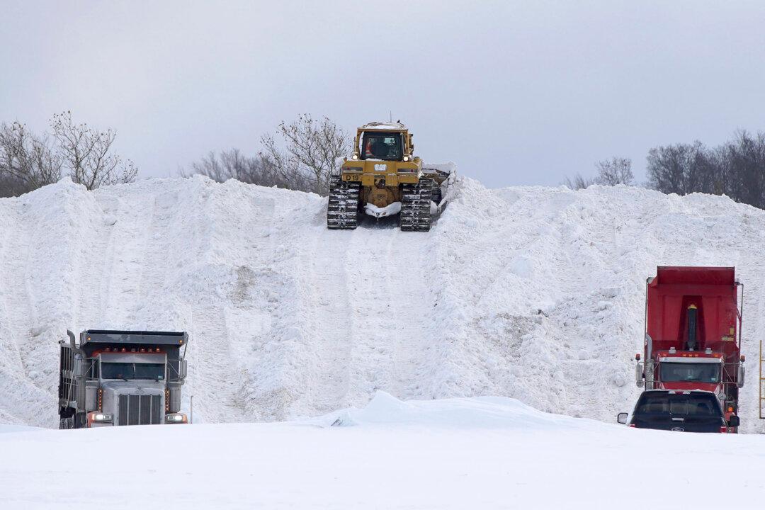 Parts of New York Dig out After Potentially ‘Historic’ Snowfall