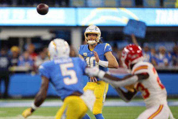 Justin Herbert (10) of the Los Angeles Chargers throws a pass to Joshua Palmer (5) of the Los Angeles Chargers during the first quarter in the game against the Kansas City Chiefs at SoFi Stadium in Inglewood, Calif., on November 20, 2022. (Harry How/Getty Images)