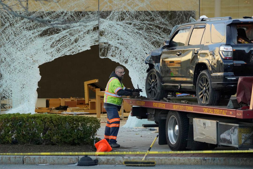 Driver Accused of Crashing SUV Into Apple Store Charged With Reckless Homicide