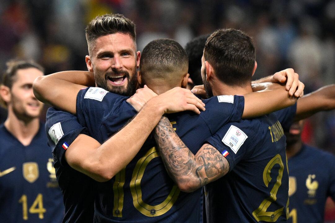 Giroud, Mbappe Help France Beat Australia 4–1 at World Cup