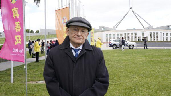 David Matas, a renowned Canadian human rights lawyer, at the rally in Canberra, Australia on Nov. 22, 2022. (Frank Lu/New Tang Dynasty)