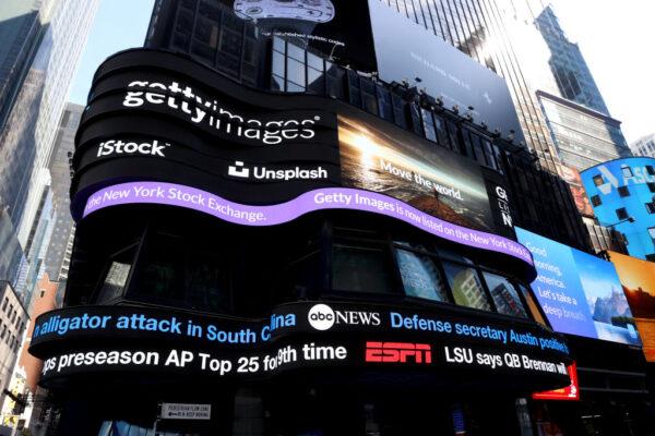 NEW YORK, NEW YORK - AUGUST 15: Getty Images Holdings is displayed on an electronic billboard in Times Square on August 15, 2022 in New York City. Getty Images made a return to the public market on the New York Stock Exchange. (Photo by Rob Carr/Getty Images)