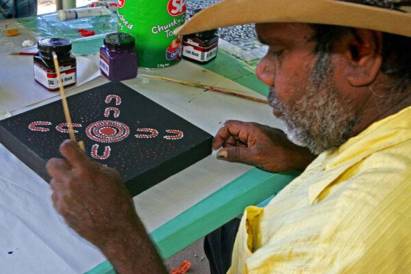 Aboriginal artist painting at the Tangentyere Council for the Artists Center in Alice Springs on May 18, 2007. (Anoek De Groot/AFP via Getty Images)