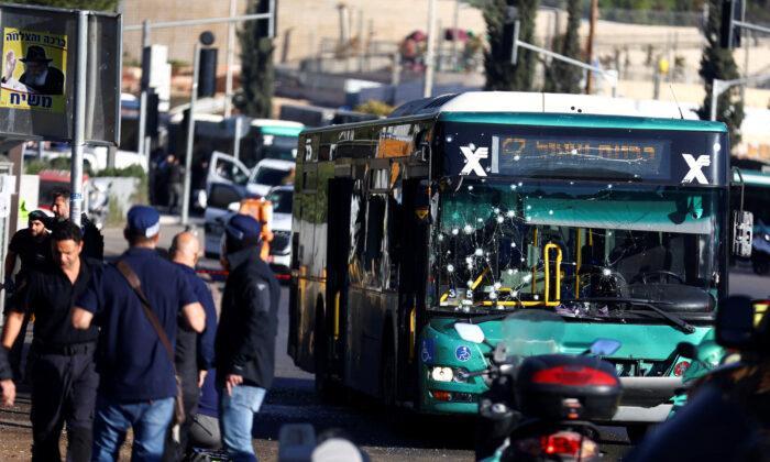 Jerusalem Bus Stop Blasts Kill 1, Injure 18