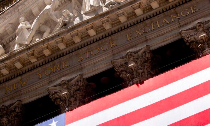Stocks Gain Ground on Wall Street Ahead of US Holiday