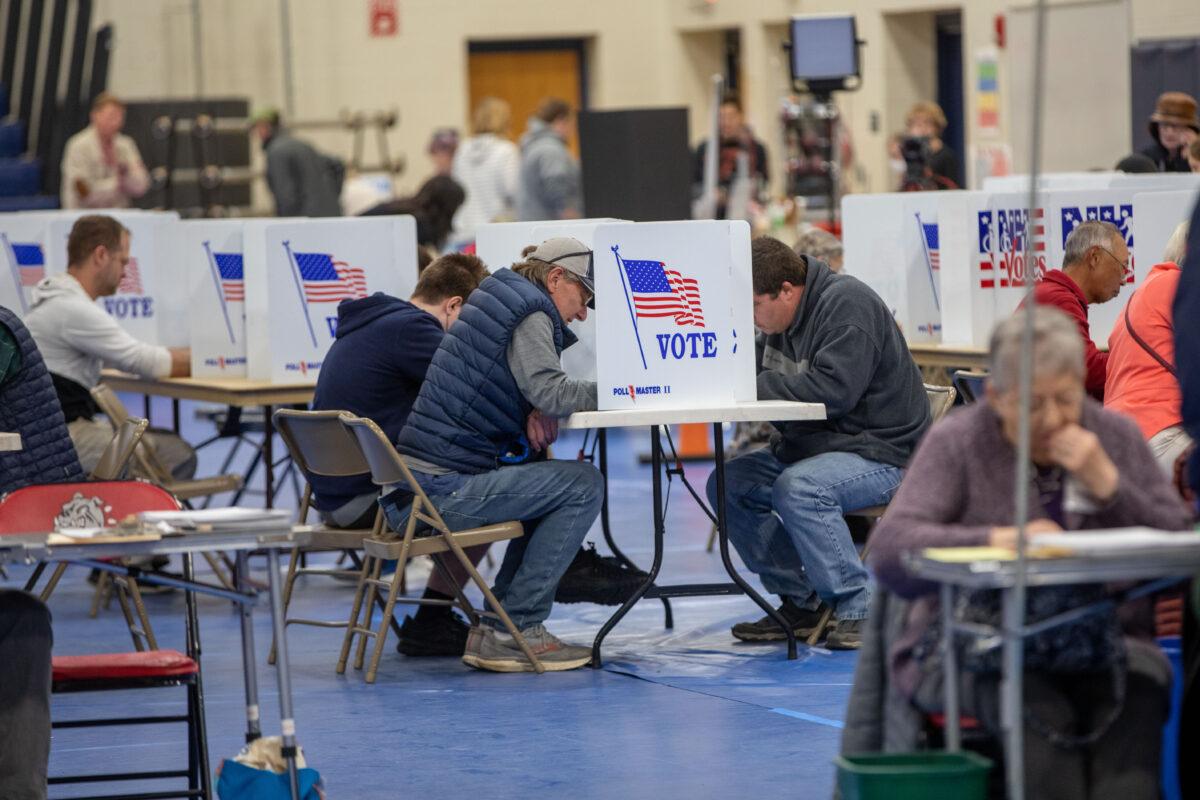Voters fill out their ballots at Bedford High School in Manchester, N.H., on Nov. 8, 2022. (Scott Eisen/Getty Images)