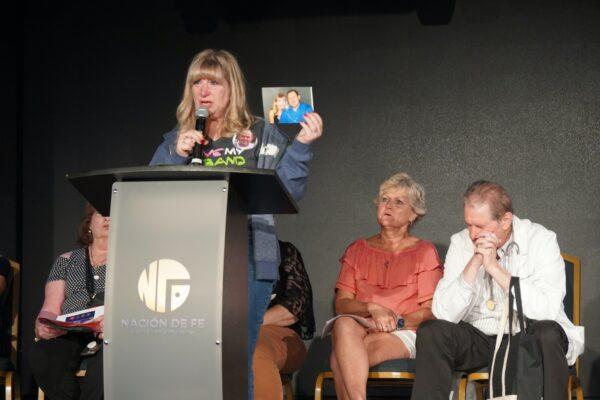 During a press conference on Oct. 13, 2022, in Kissimmee, Fla., widow Patty Myers holds a picture of her husband, who died while being treated in a hospital for COVID-19. (Nanette Holt/The Epoch Times)